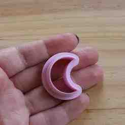 Moon cutter for polymer clay