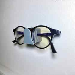 Eyeglasses wall mount holder