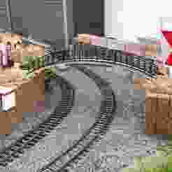 Pedestrian bridge 1:24 G scale